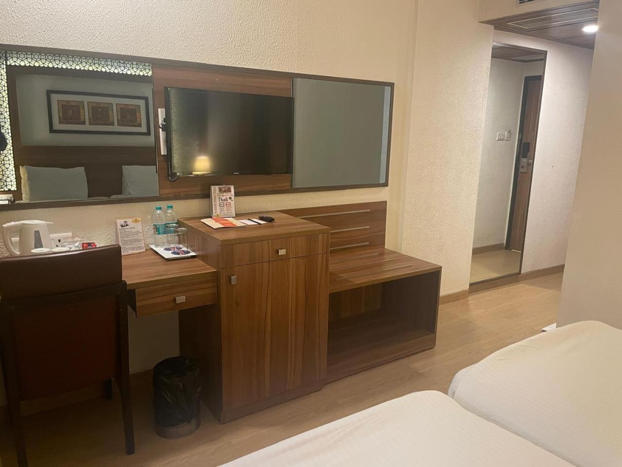 Incredible One Hotel Secunderabad Экстерьер фото